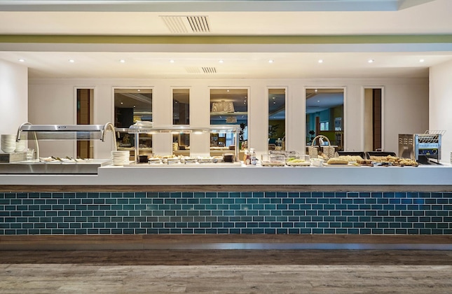 Gallery - Holiday Inn Cardiff North
