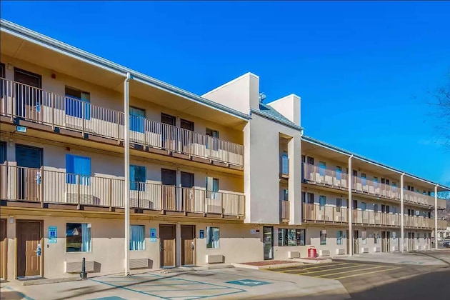 Gallery - Econo Lodge Charleston East