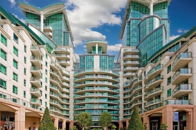 Gallery - Sublime St. George Wharf Apt. In Vauxhall