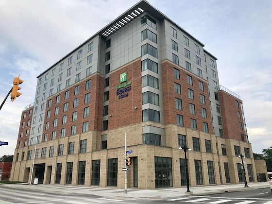 Gallery - Holiday Inn Express & Suites Downtown Ottawa East, An Ihg Hotel