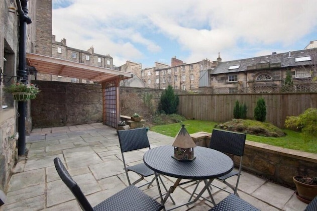 Gallery - Abercromby Place Apartment