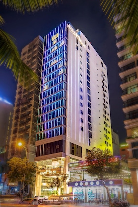 Gallery - Maximilan Danang Beach Hotel