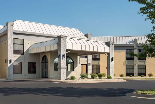 Gallery - Days Inn & Suites By Wyndham Merrillville
