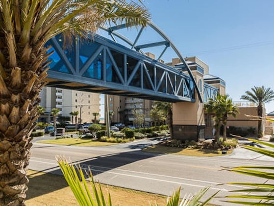 Gallery - Crystal Tower 1702