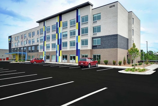Gallery - Tru by Hilton Grand Rapids Airport