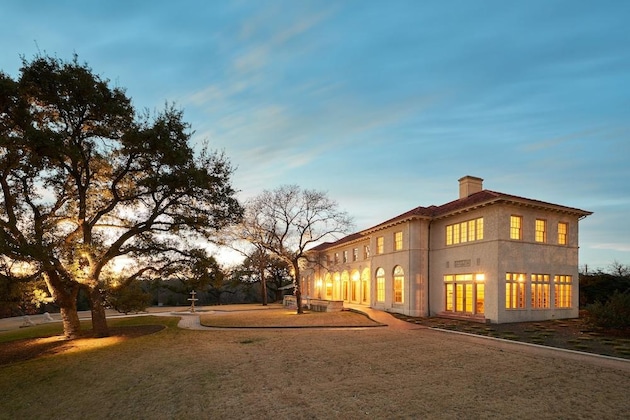 Gallery - Commodore Perry Estate, Auberge Collection