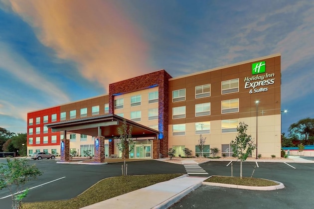 Gallery - Holiday Inn Express & Suites Roanoke – Civic Center By Ihg