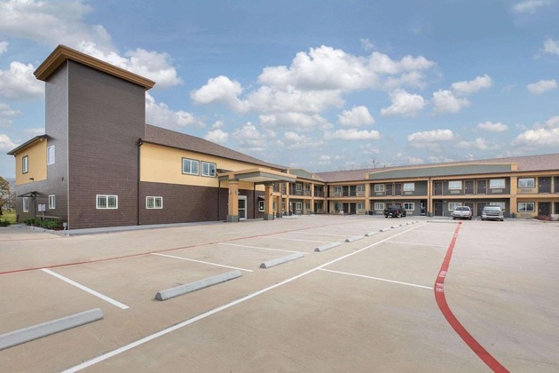 Gallery - Days Inn & Suites By Wyndham La Porte