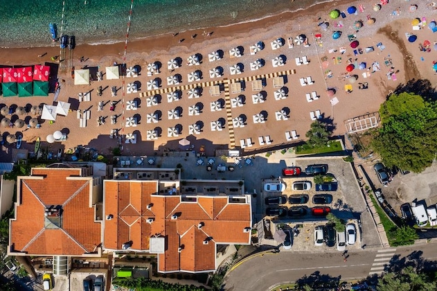 Gallery - Hotel California By Aycon