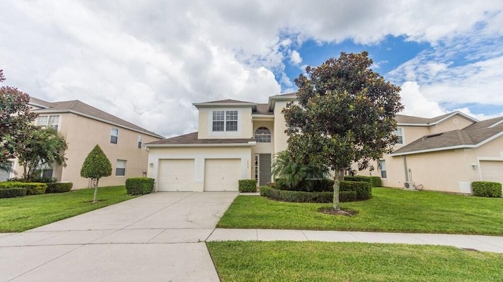 Gallery - 2633 Daulby Street