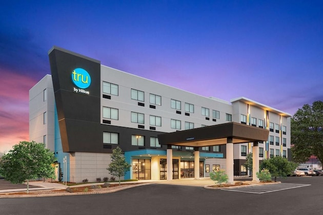 Gallery - Tru by Hilton Portland Airport