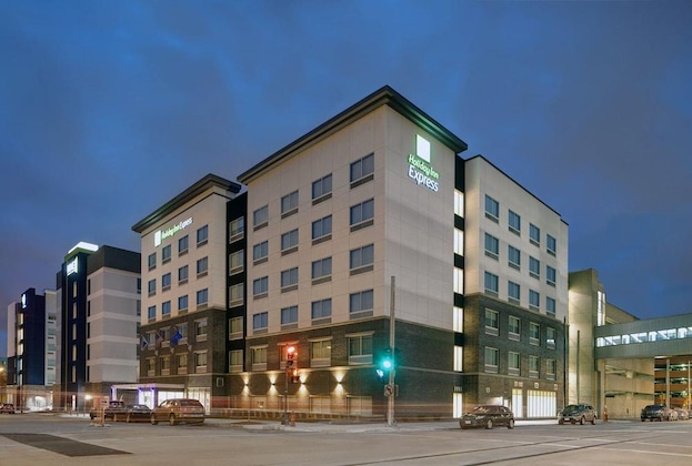 Gallery - Holiday Inn Express Milwaukee Downtown By Ihg