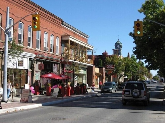 Gallery - Esther's Place-Carleton Place Downtn Apt