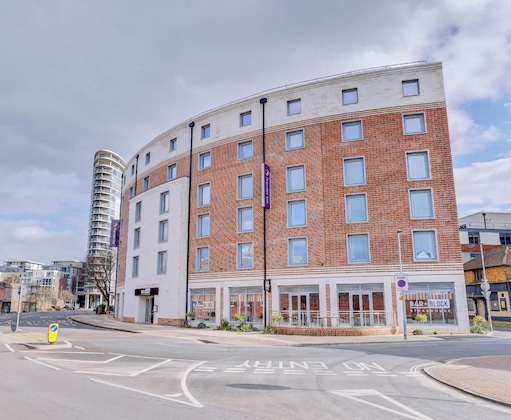 Gallery - Premier Inn Portsmouth Dockyard