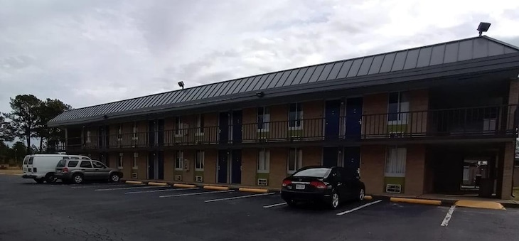 Gallery - Travelodge By Wyndham Petersburg