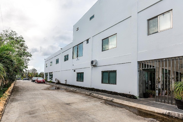 Gallery - Capital O Cancun International Airport 24 7,