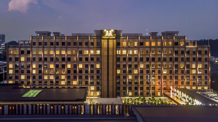 Gallery - M Resort & Hotel
