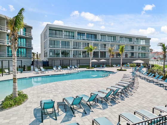 Gallery - Harbor Island Beach Club By Villatel