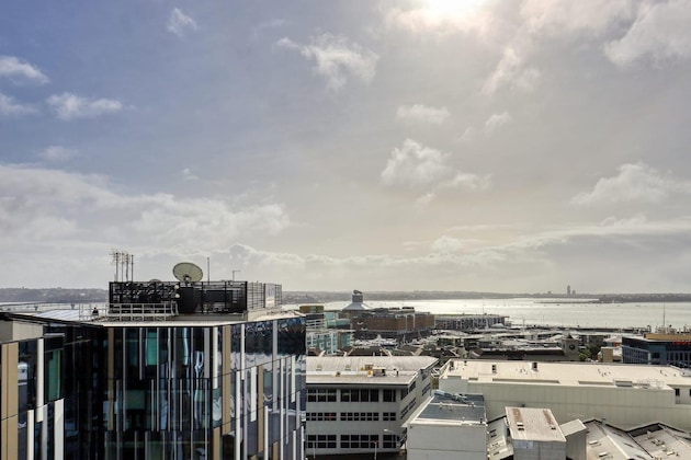 Gallery - Ramada Suites Victoria Street West