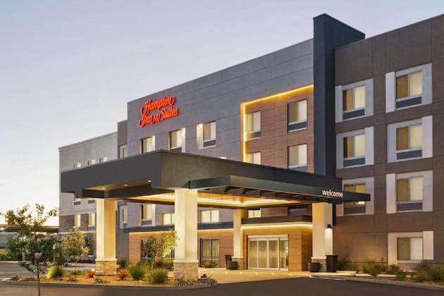 Gallery - Hampton Inn & Suites Oroville