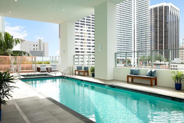 Gallery - Yotel Miami, Select By Hilton