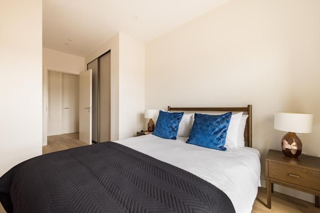 Gallery - London Greenford By Charles Hope