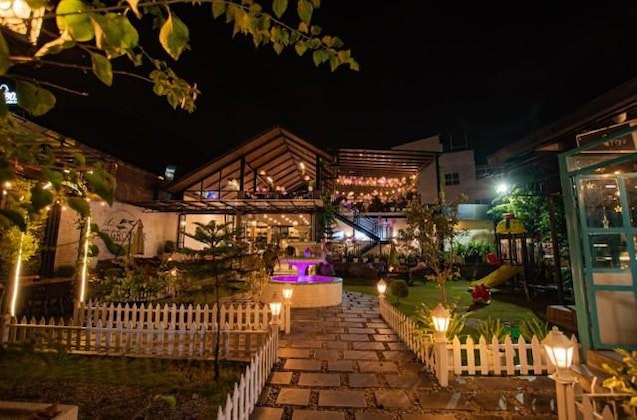 Gallery - Majestic Lake Front Hotel & Suites