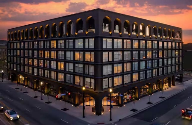 Gallery - Hotel Bourre Bonne Louisville, Curio Collection By Hilton