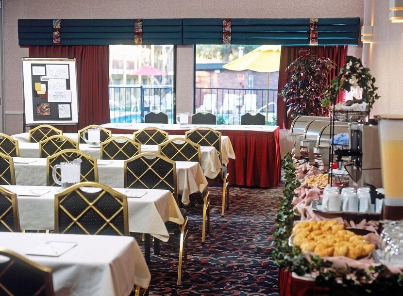 mardi gras hotel and casino reviews