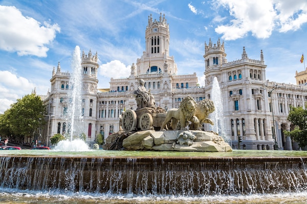 Madrid con hotel y tour por la ciudad