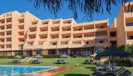 Meia Praia Lagos – Beach Club Apartments