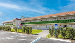Travelodge by Wyndham Orlando Lake Buena Vista South