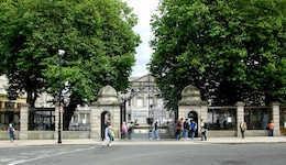 Buswells Hotel