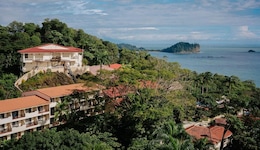 Parador Nature  Resort & Spa