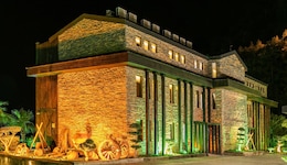 Manaspark Deluxe Hotel