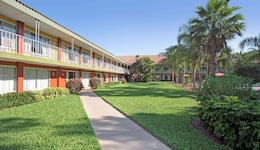 Days Inn By Wyndham Cocoa Cruiseport West At I-95 524