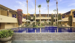 Los Patios Hotel