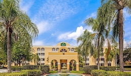La Quinta Inn & Suites By Wyndham Miami Lakes