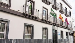 Hostal & Apartamentos Plaza De La Luz