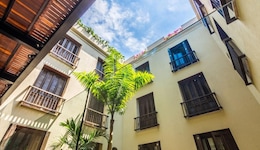 Bastion Luxury Hotel