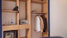 Floris Hotel