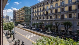 Napoli's Gold Hotel