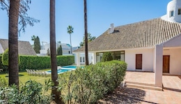 Anfitrión Villas & Suites