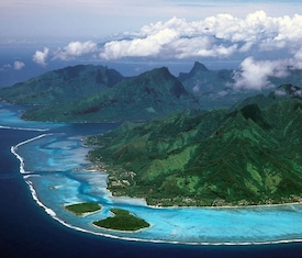 Ofertas de cruceros en a Bahía de Opunoha (Tahiti)
