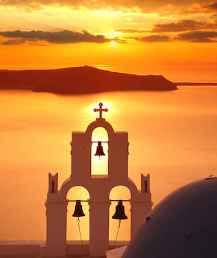 Disfruta del atardecer más bello del mundo en Santorini