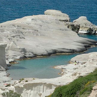 Sarakiniko: una cala de pura roca blanca