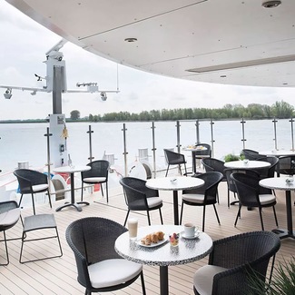 Horizon Lounge and Bar