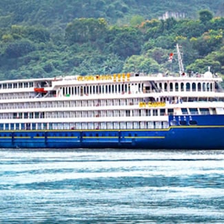 Barco de lujo moderno y elegante