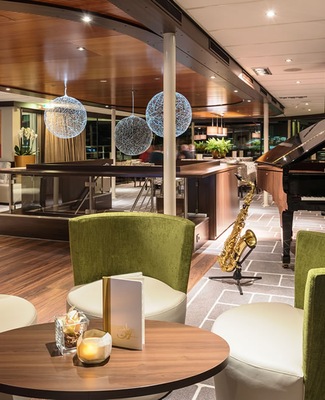 Amadeus diamond bar piano