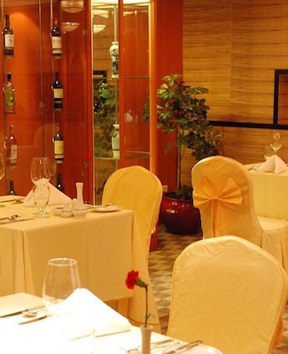 MS VICTORIA ISABELLA_RESTAURANT